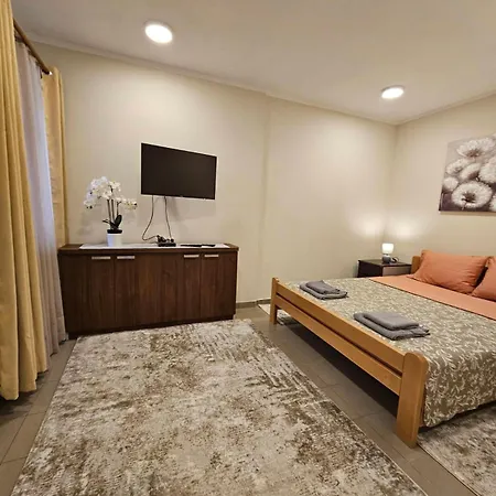 Prenociste Lana 2 公寓 Novi Banovci