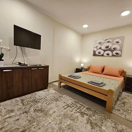 Prenociste Lana 2 Novi Banovci