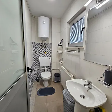 Prenociste Lana 2 아파트 Novi Banovci