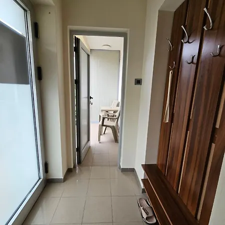 Prenociste Lana 2 * Novi Banovci